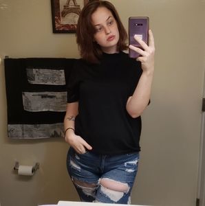 Meet your Posher, Alexis